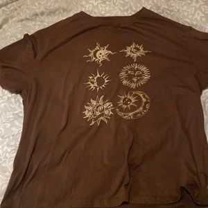brown graphic moon and sun design T-shirt. Size M